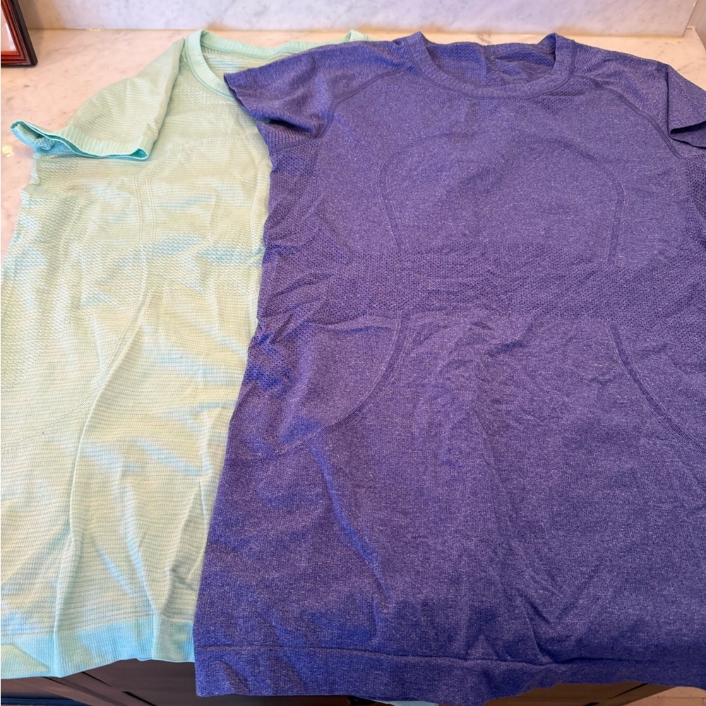 2 Short sleeved Swiftly Tech Athletic Tops Lululemon Women’s Size M/8